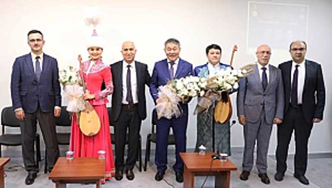 KAZAK HALKININ ÜÇ ULU ÇINARI SUBÜ'DE ANILDI 