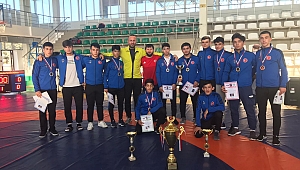 RUSYA´DA MADALYALARI TOPLADILAR