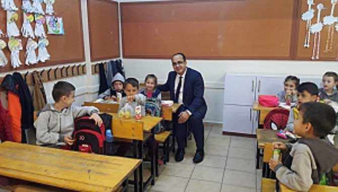 Taraklı Kaymakamı Abdullah Kurt Atatürk İlköğretim okulunu ziyaret etti