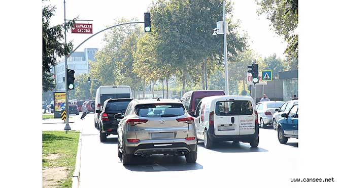 Trafik ışıklarında araçlara yeşil flaş uygulaması kalkıyor