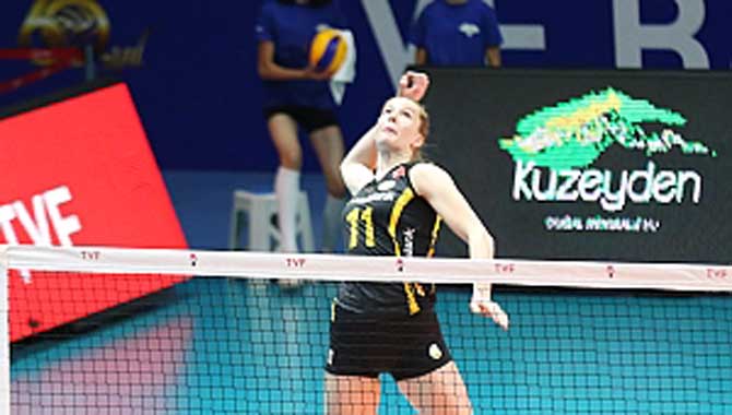 VakıfBank set vermeden kazandı