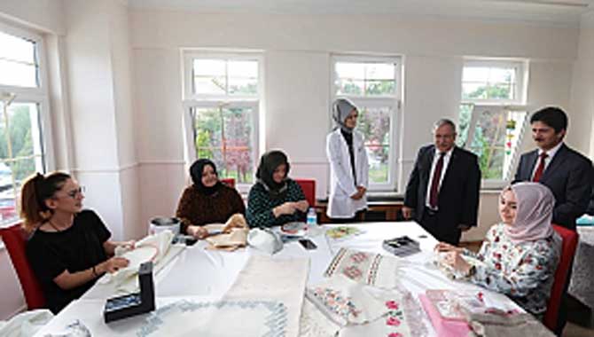 Vali NayirSerdivan Halk Eğitim Merkezini Ziyaret Etti