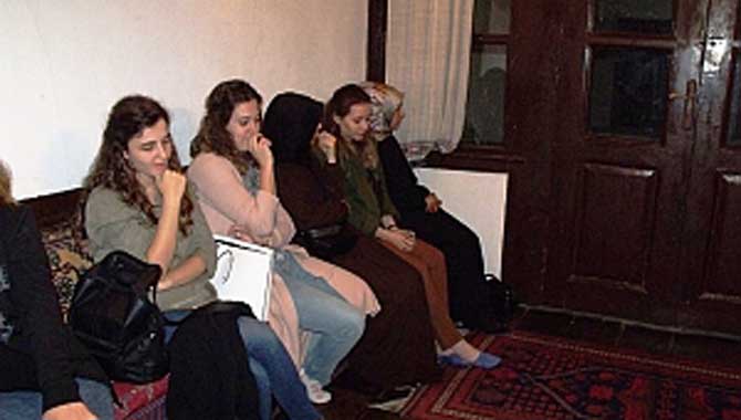 YAZAR VE KİTAP TAHLİLİ PROGRAMININ İLKİ TARAKLI KÜLTÜR EVİNDE GERÇEKLEŞTİRİLDİ