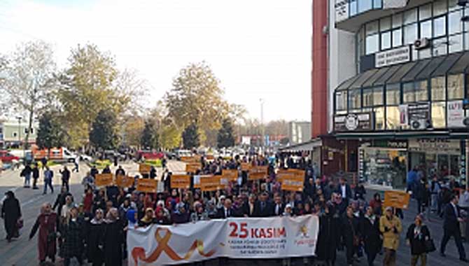 AK Kadınlar Şiddete Karşı Yürüdü