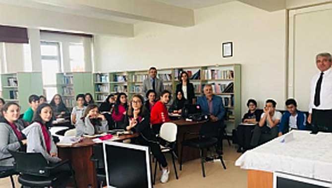 Aykut Yiğit Ortaokulu Yazar Fahri Tuna'yı ağırladı.