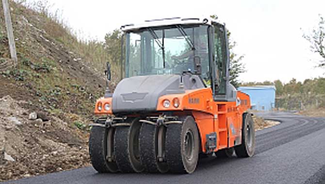 Büyükşehir asfalt ekipleri Karapürçek’te