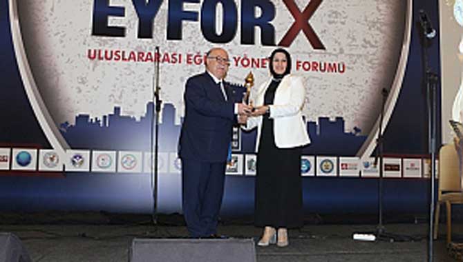 Durmuş’a ‘Yılın Örnek Eğitim Yöneticisi' Ödülü 