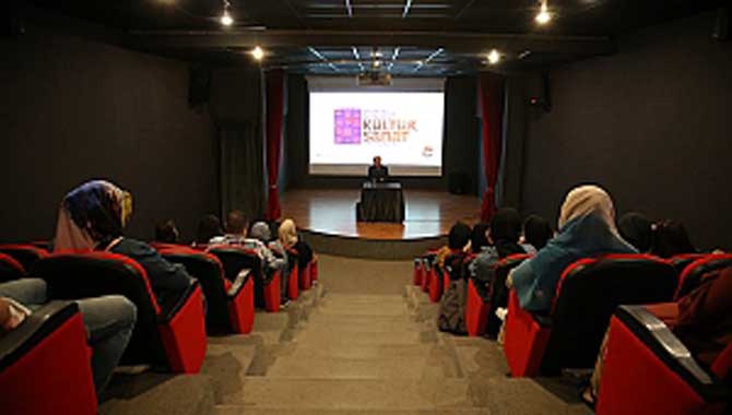 “Kullanılan kelimeler iletinin yönünü belirler”