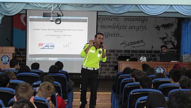 Mezun Olduğu Lisede Trafik Eğitimi verdi.