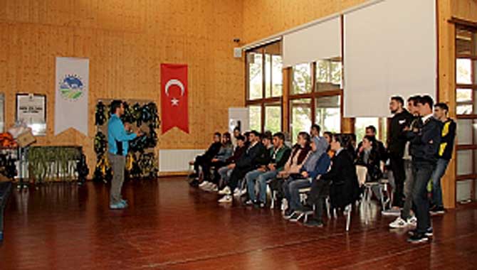 Öğrenciler şehrin farklı adreslerine temas ediyor