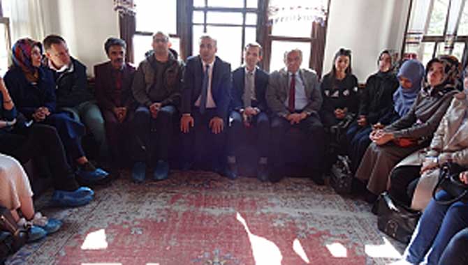 Öğretmenler Taraklı Kültür Evinde Müzik dinletisi etkinliği gerçekleştirildi.