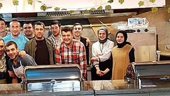 Öğretmenler Yemekte Bir aradaydı