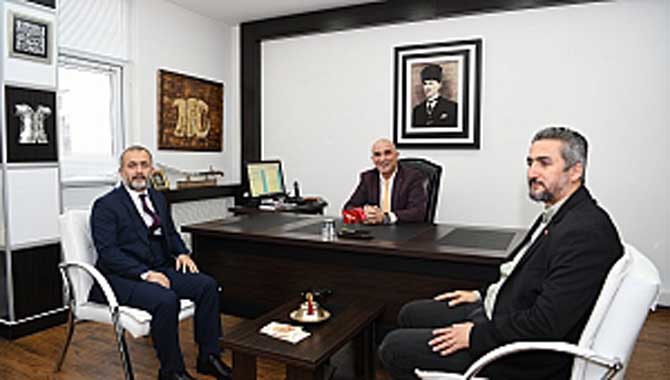 Rektör Savaşan Tes-İş Anadolu Lisesinde Konuştu