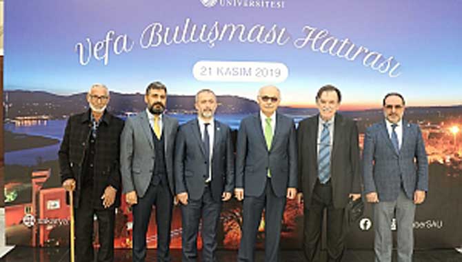 Sakarya Üniversitesi Emekli Personeli Vefa Yemeğinde Buluştu