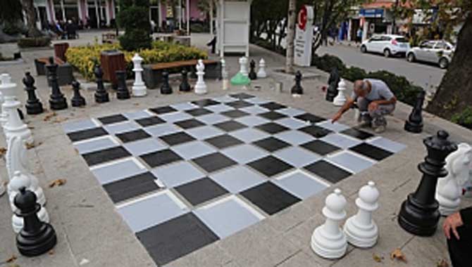 Sapanca’nın Sokaklarında Satranç Var