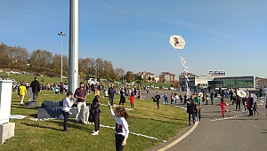 Uçurtmalar Ayçiçeği Bisiklet Vadisi’nde uçtu