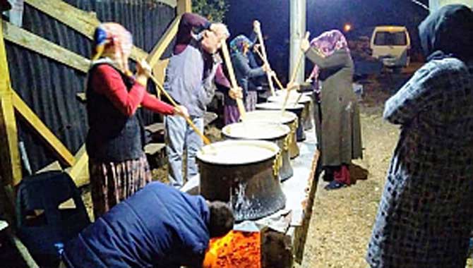 “UĞUT KAZANLARI KAYNAIYOR”