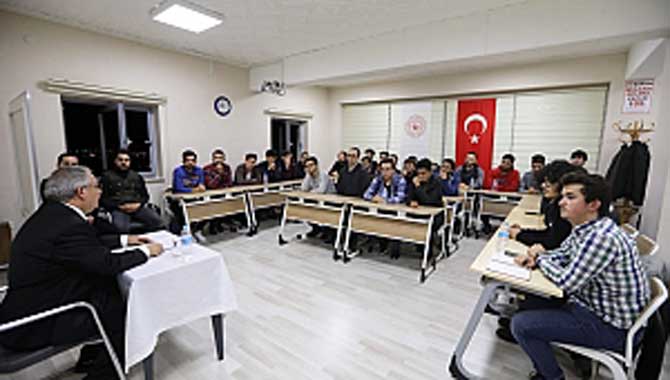 Vali NayirHukukhane Programında Öğrencilerle Bir Araya Geldi