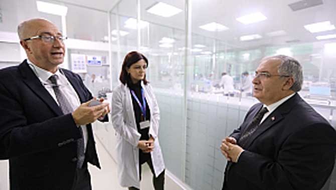 Vali Nayir Neutec İlaç Fabrikasında İncelemelerde Bulundu