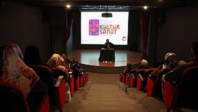 “İnsan kalbi aynaya benzer”