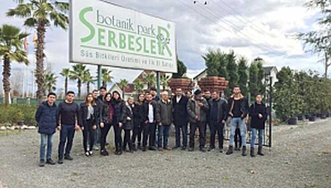 PEYZAJ ÖĞRENCİLERİ SAHADA 