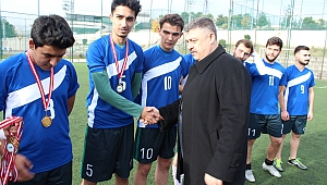 SAÜ'de Futbol Turnuvasının Galibi İşletme United