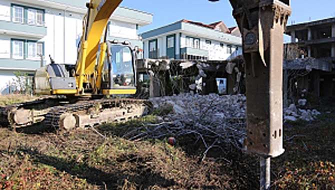 Serdivan’da Metruk Yapılara Geçit Yok