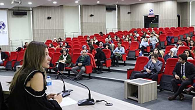 Sunucu Buse Biçer Kariyer Tavsiyeleri Verdi