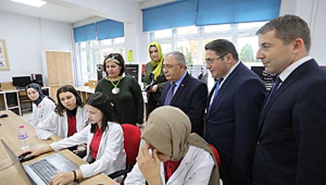 Vali Nayir’den Adapazarı Mesleki ve Teknik Lisesine Ziyaret