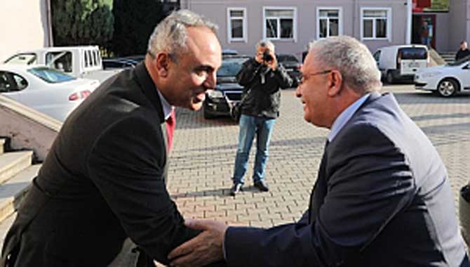 Vali Nayir Hendek ve Akyazı İlçelerinde Temaslarda Bulundu