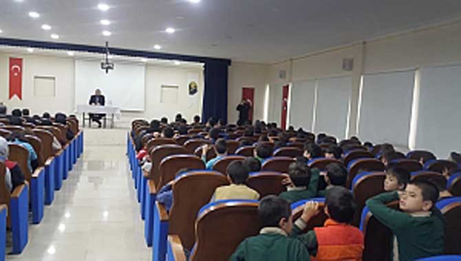 Yazar Tahsin Kılınç Taraklı Ortaokulu’nun misafiri oldu