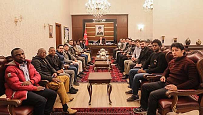 Yedirenk Uluslararası Öğrenci Derneği Üyelerinden Vali Nayir’e Ziyaret