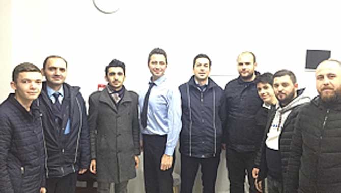 AK GENÇLİK GÖREV BAŞINDA OLANLARI UNUTMADI