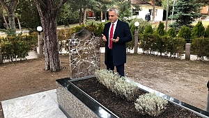 Babaoğlu, Alparslan Türkeş’in kabrini ziyaret etti 