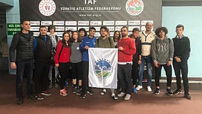 Büyükşehirli sporcular İstanbul’dan derecelerle döndü