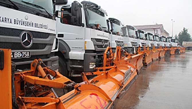 Sakarya Büyükşehir 60 araç 150 personel ile karla mücadeleye hazır