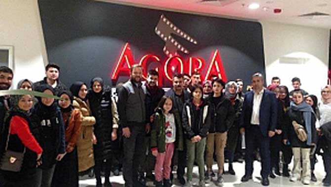 Taraklı Belediyesinden Gençlerle Sinema Etkinliği