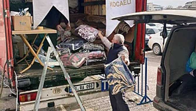 Taraklı’dan Deprem Bölgesine yardım