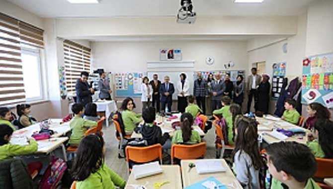 Vali Nayir Bahçelievler Gazi İlkokulunu Ziyaret Etti