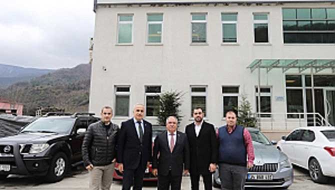 Vali Nayir Buzdağı Su Fabrikasında İncelemelerde Bulundu