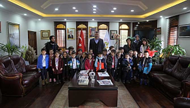 Başkan Özen’in Minik Misafirleri 