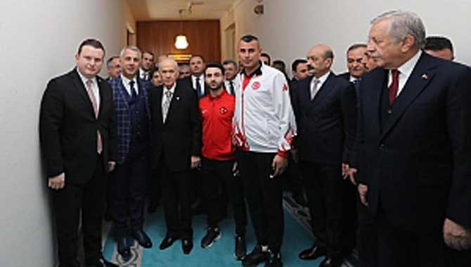 DEVLET BAHÇELİ’YE ANLAMLI HEDİYE