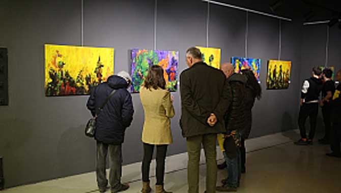 ‘Düşsel Tavırlar’ resim sergisi OSM’de açıldı 