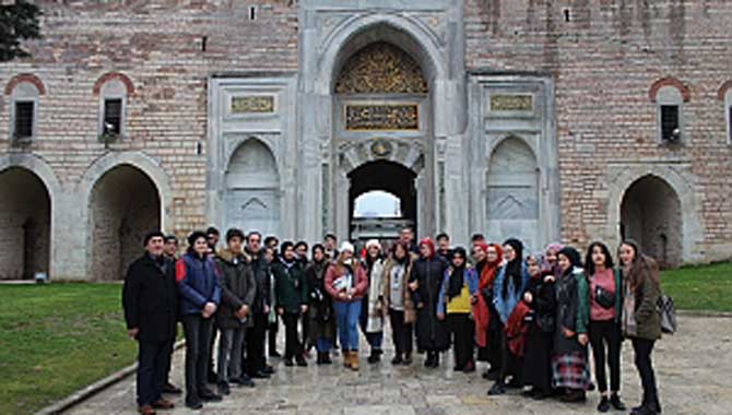 Ferizli’de Başarılı Öğrenciler Geziyle Ödüllendirildi