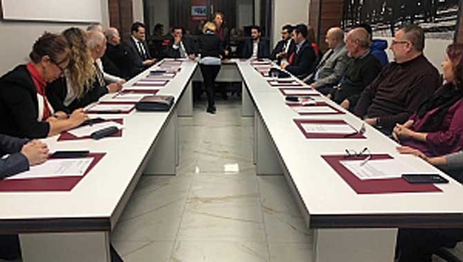 ﻿İlk Toplantı Yeni İl Binasında 