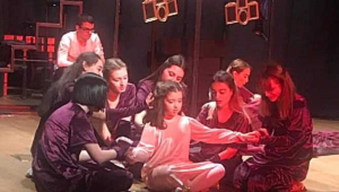 ‘Küllerinden Doğan Kadınlar’İstanbul’da Sahnelendi.