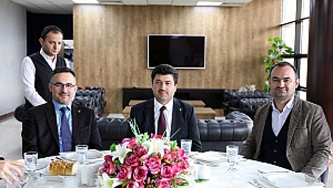 Öğrencilerle güçlü bir iletişimimiz var 