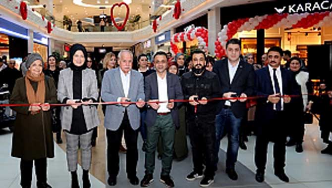 Renkler ve Çizgiler Sergisi Açıldı 