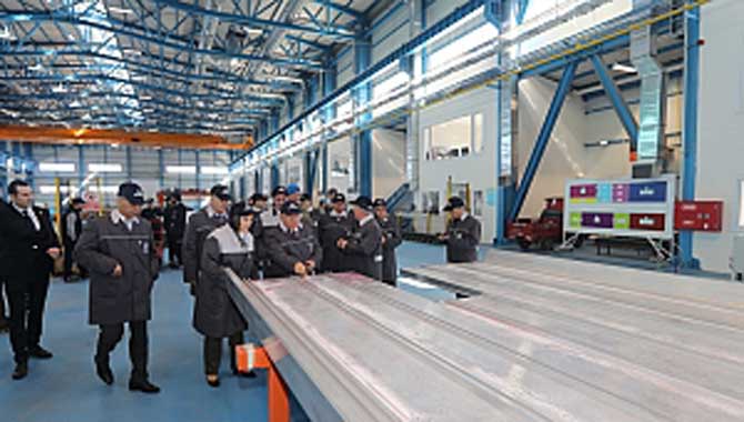 Vali Nayir Bakanlık Yetkilileri İle Birlikte TÜVASAŞ’ta Temaslarda Bulundu 