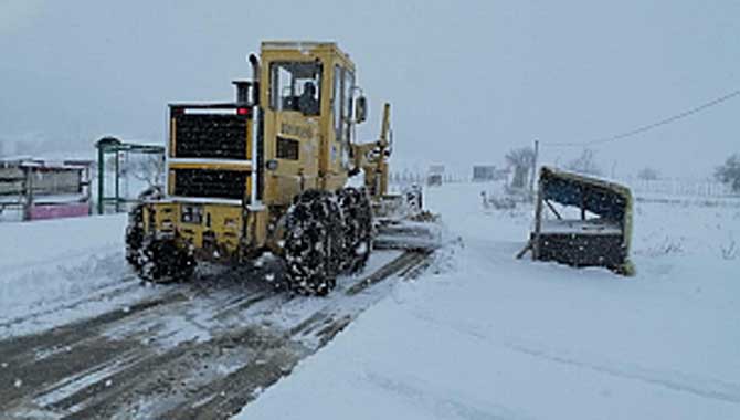 Yol açma çalışmaları devam ediyor 